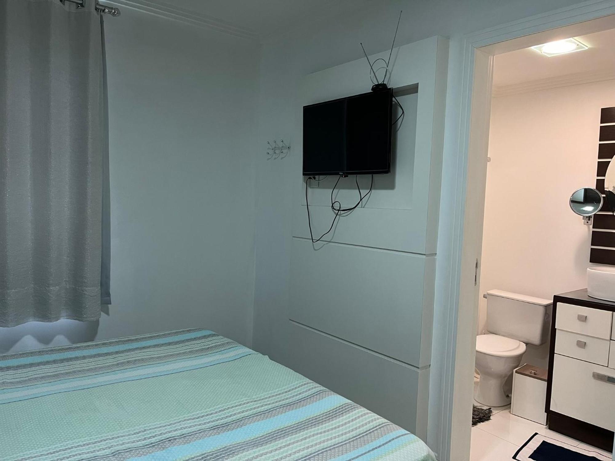 E Quartos No Centro De *